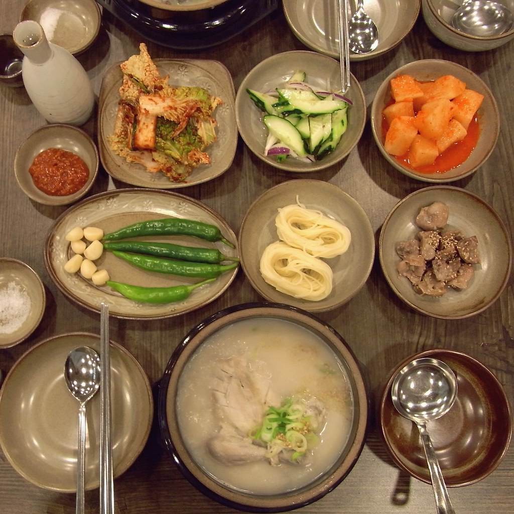 伏日に食べる参鶏湯(Samgyetang 삼계탕)