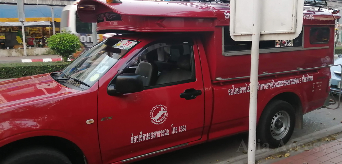 チェンマイの街を流しているソンテウ