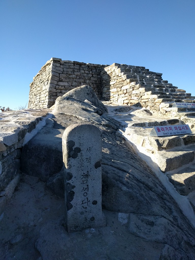 摩尼山の山頂
