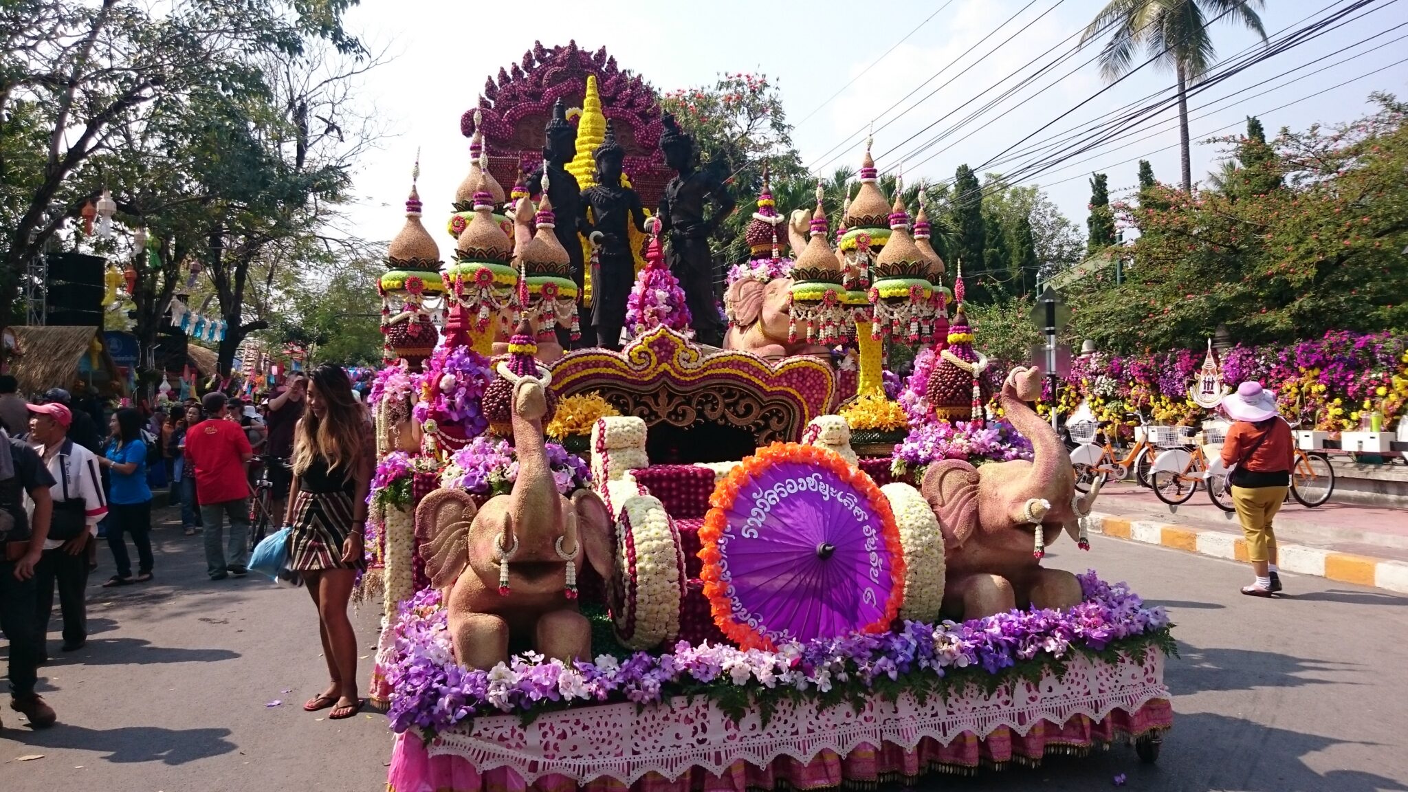 チェンマイ・フラワー・フェスティバルの山車